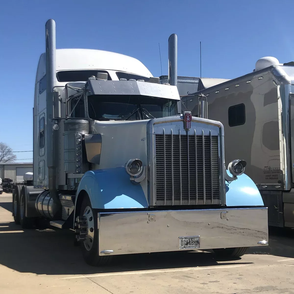 Kenworth W900L premium 8 gauge chrome 20