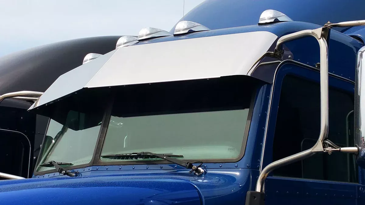 Peterbilt 379/389 2005+ Ultracab 14″ stainless steel blind mount drop visor